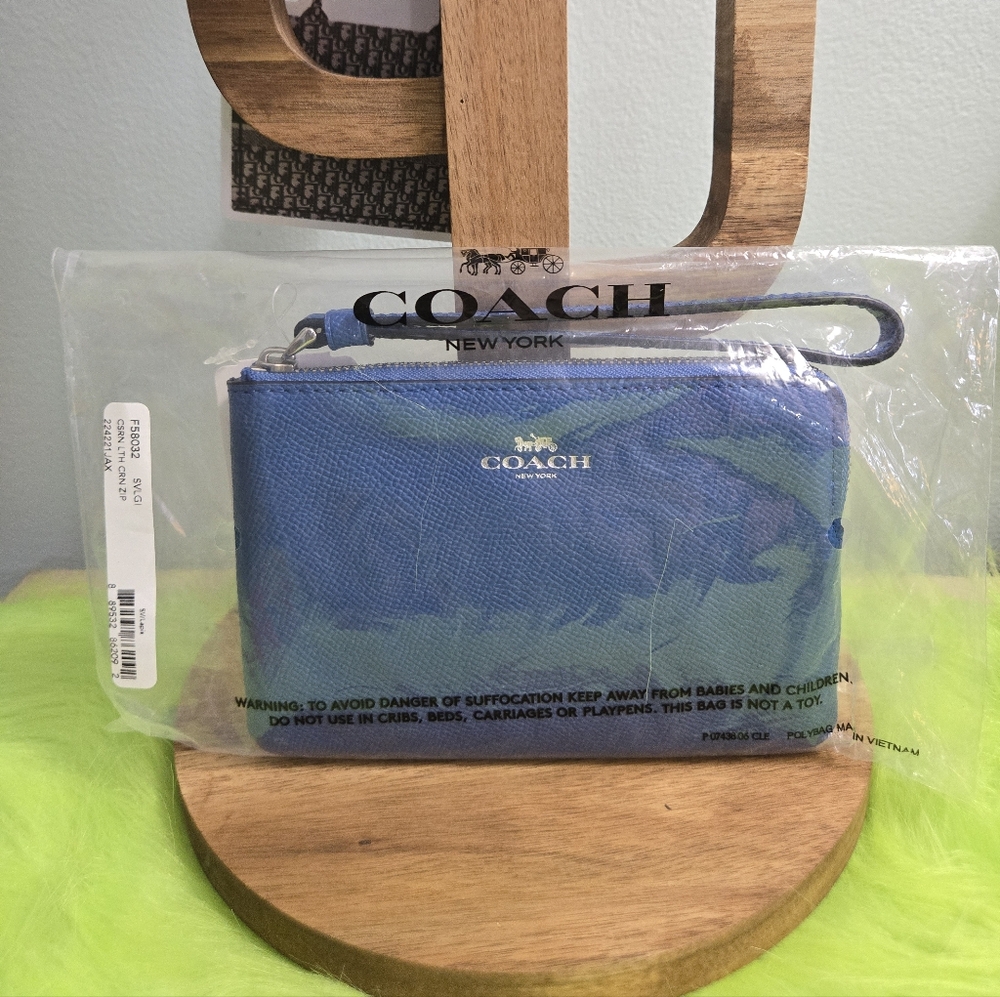 Coach Corner Zip Wristlet in crossgrain leather, color SV/Lapis (blue) NWT - Picture 11 of 11